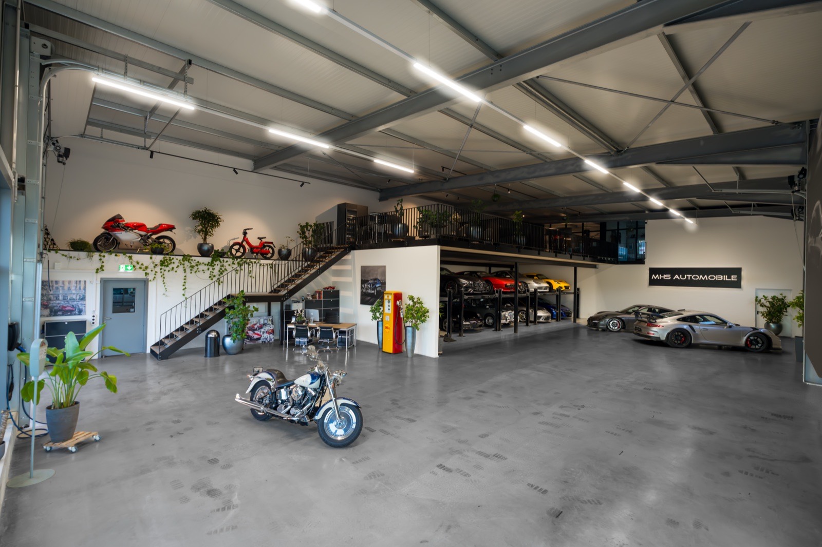 Die Halle des MHS Autohotel von innen